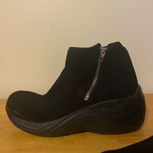 BZees Women's Zora Black Dress Sneaker Boot Sz 10 Side Zip Arch Support Washable
